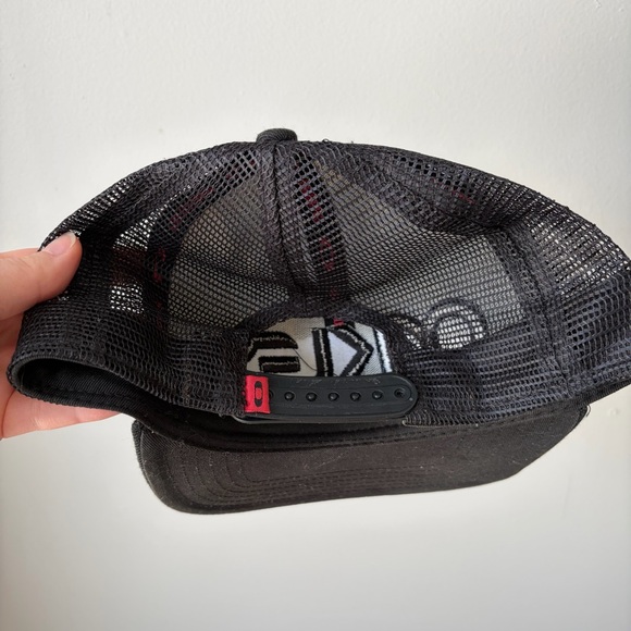 Oakley Green Camo Cap with Black Mesh Mens hat - Picture 3 of 7